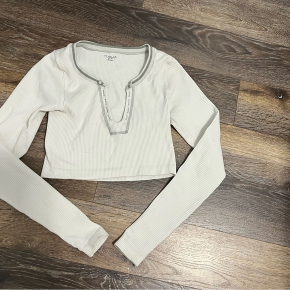 Urban Outfitters Women's White and Grey Shirt - Picture 2 of 6